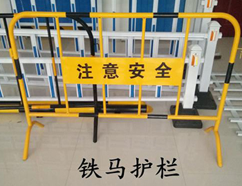 想要購(gòu)買(mǎi)鐵馬護(hù)欄要注意的地方有哪些呢