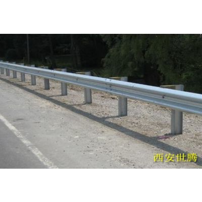 鄉村道路波形護欄生產廠 高速公路護欄板多少錢一米 護欄板價格