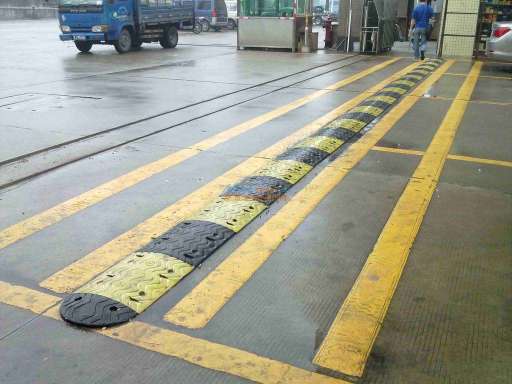 選擇恒則遠(yuǎn)交通設(shè)施，享受優(yōu)質(zhì)優(yōu)惠的陜西減速帶